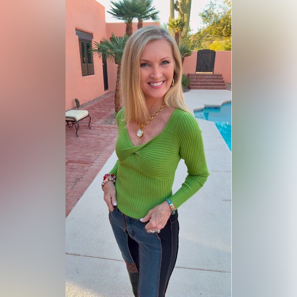 NWT GREEN SWEATER TOP-S - Picture 4 of 12